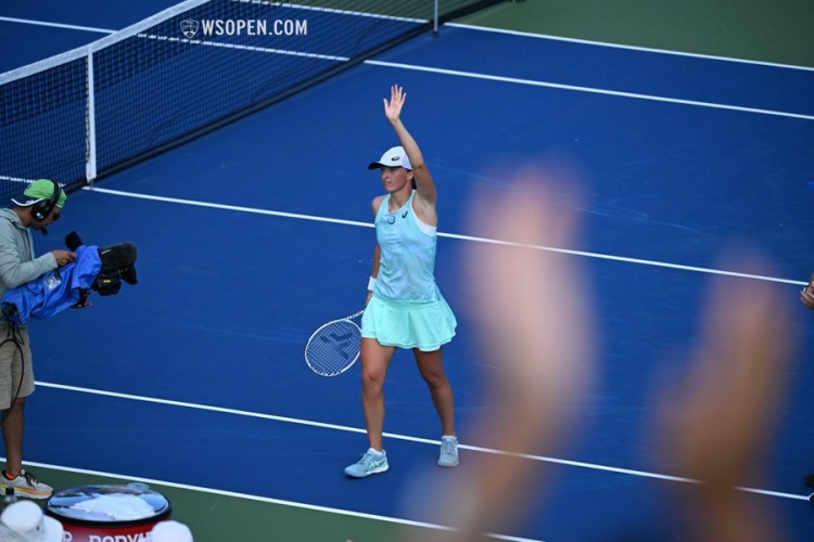 的带领下保 的带领下保