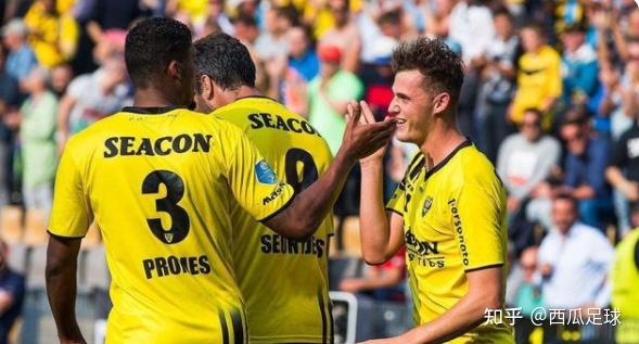 逼到边线并 逼到边线并